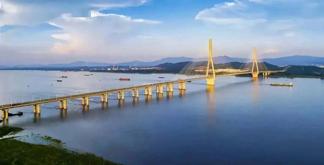 中铁宝桥参建安徽望东长江公路大桥获"李春奖"